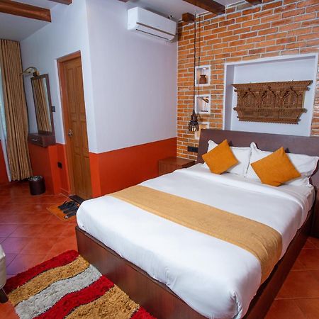 Chautari Boutique Hotel Pokhara Extérieur photo