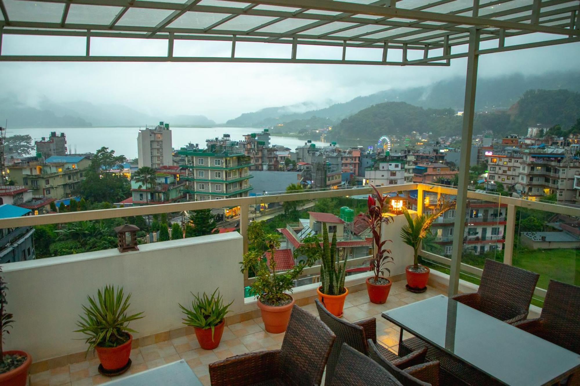 Chautari Boutique Hotel Pokhara Extérieur photo