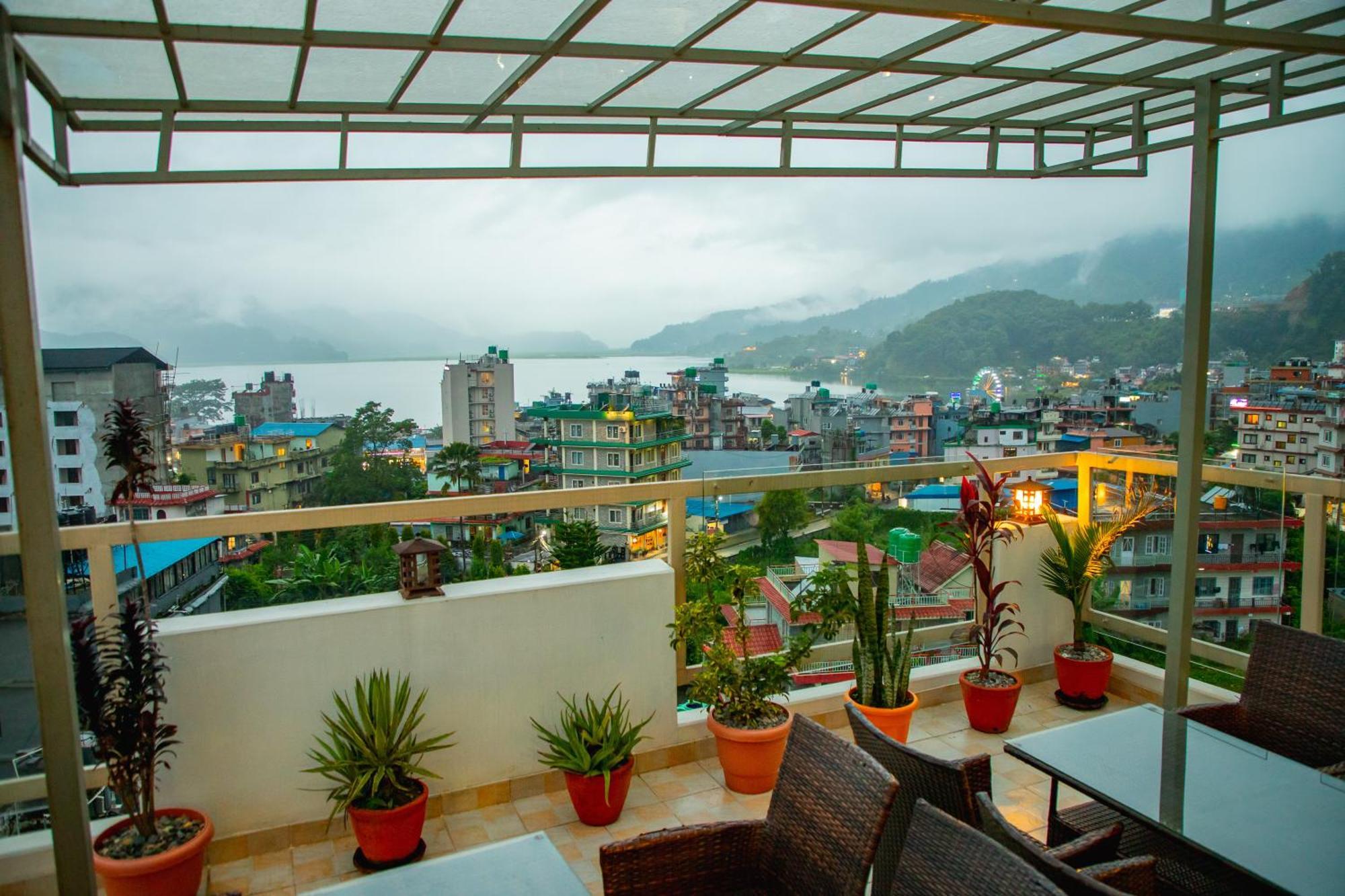 Chautari Boutique Hotel Pokhara Extérieur photo
